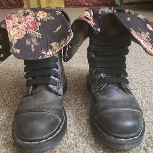 High Lace Floral Dr.Martens